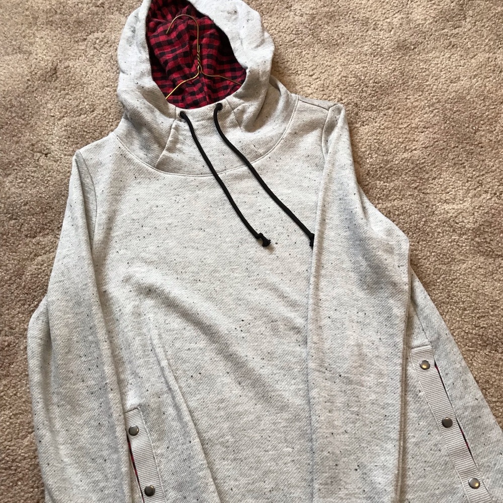 NWOT Maurice’s hooded sweater